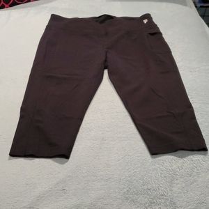 Capri workout leggings with pocket